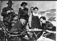 Ленин и Богданов играют в шахматы